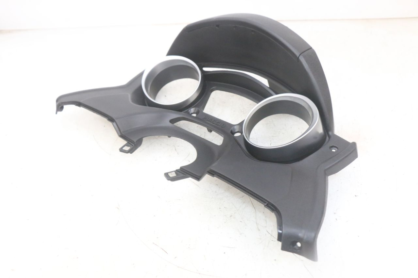 photo de ENTOURAGE COMPTEUR PIAGGIO MP3 HPE 300 (2019 - 2026) - Vue rapprochée