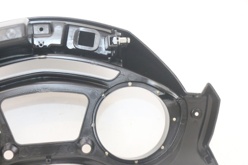 photo de ENTOURAGE COMPTEUR PIAGGIO MP3 HPE 300 (2019 - 2026) - Pièce contrôlée