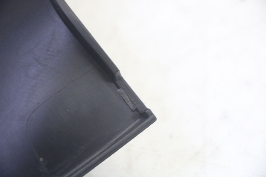 photo de ENTOURAGE COMPTEUR PIAGGIO MP3 RL 250 (2007 - 2010) - Gros plan technique