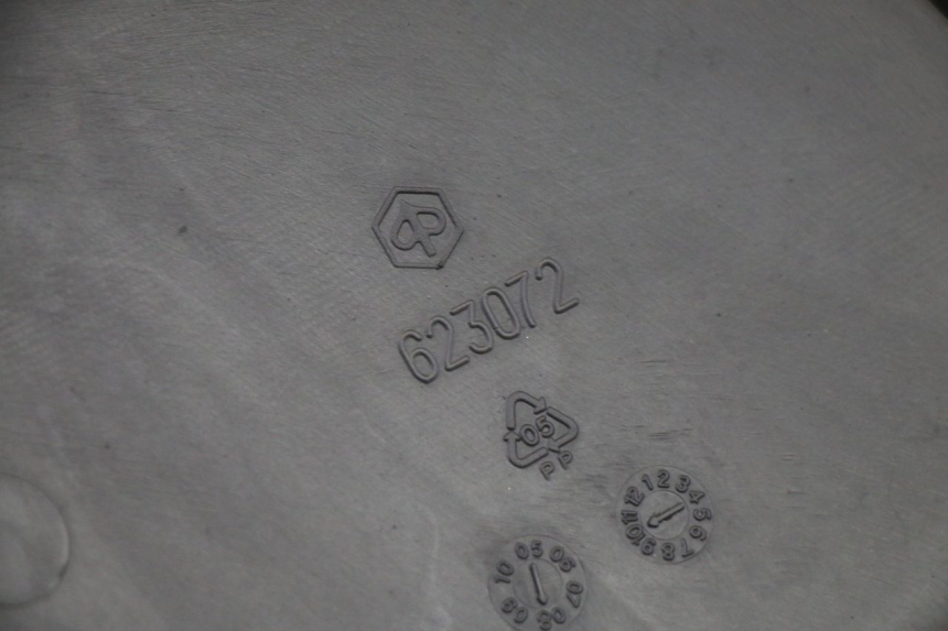 photo de ENTOURAGE COMPTEUR PIAGGIO MP3 RL 250 (2007 - 2010) - Marquages et références