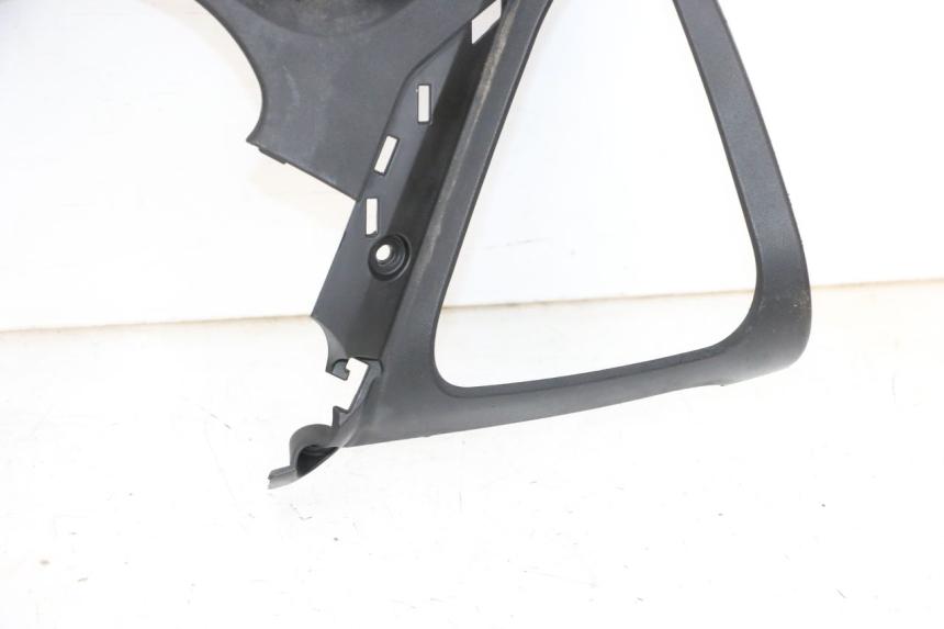 photo de ENTOURAGE COMPTEUR YAMAHA X-MAX XMAX 125 (2010 - 2013) - Vue rapprochée