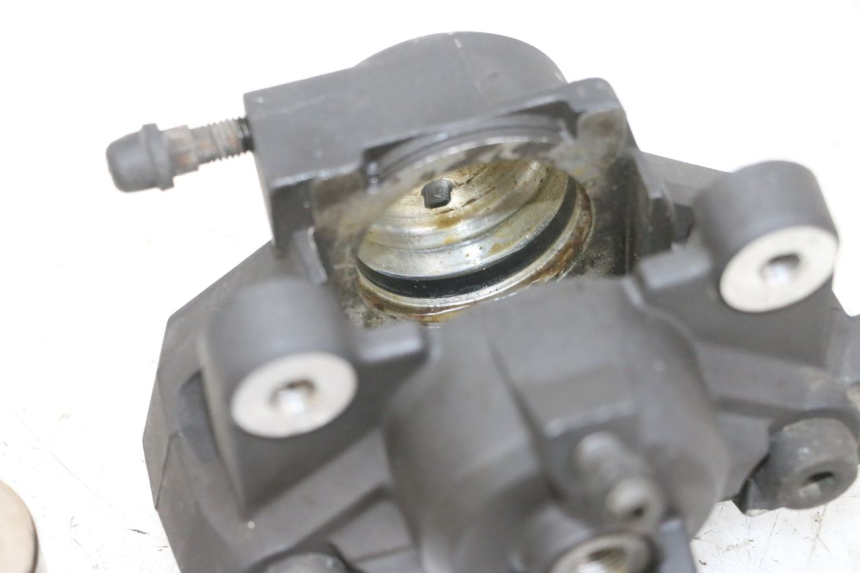 photo de ETRIER FREIN ARRIERE SUZUKI GSF N BANDIT 600 (1996 - 1999) - Zoom état d’usage