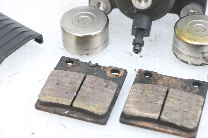 photo de ETRIER FREIN ARRIERE SUZUKI GSF N BANDIT 600 (1996 - 1999) - Points de fixation