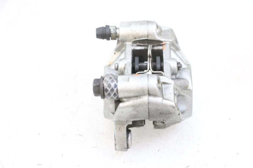 photo de ÉTRIER DE FREIN ARRIÈRE YAMAHA YP MAJESTY 125 (2002 - 2006) - Gros plan technique