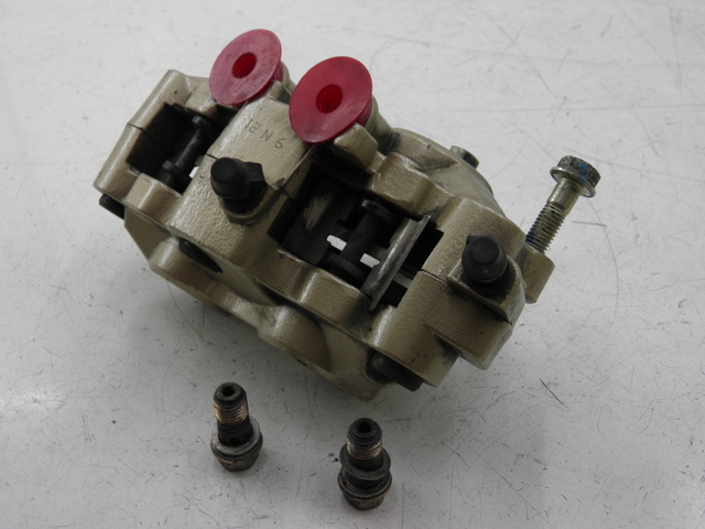 photo de ETRIER FREIN AVANT DAELIM S2 FI 125 (2008 - 2017) - Vue d’ensemble