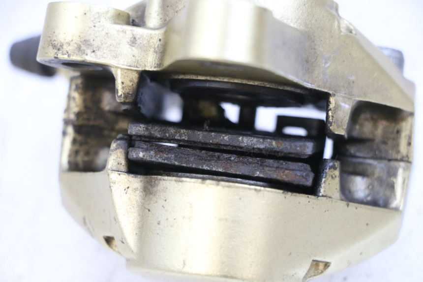 photo de ETRIER FREIN AVANT YAMAHA NEO'S NEOS 2T 50 (1998 - 2007) - Gros plan technique