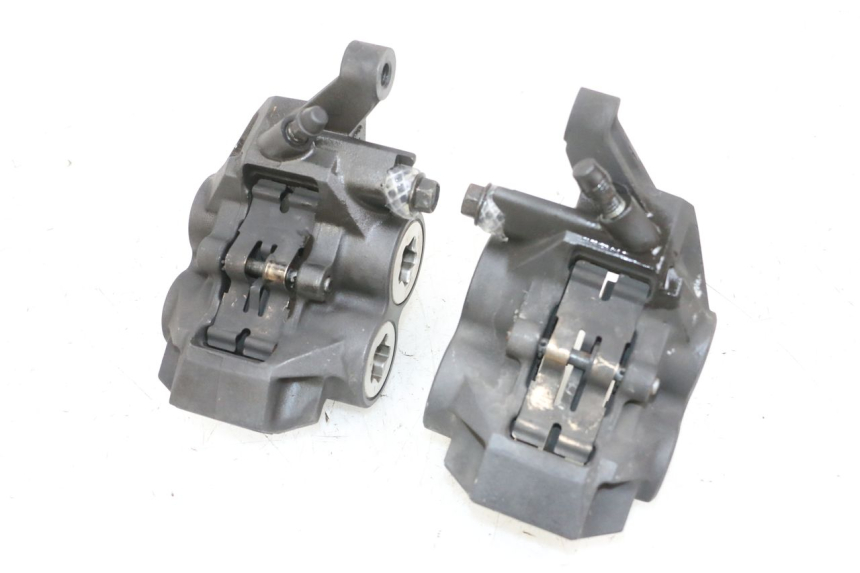 photo de ETRIER FREIN AVANT YAMAHA TDM ABS 900 (2002 - 2014) - Points de fixation