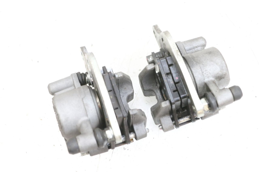 photo de ETRIER FREIN AVANT YAMAHA TRICITY 300 (2020 - 2024) - Gros plan technique