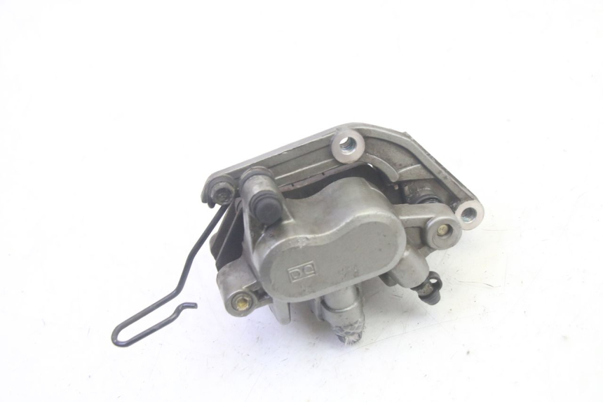 photo de ÉTRIER DE FREIN AVANT DAELIM VJ ROADWIN FI 125 (2008 - 2017) - Autre angle de vue