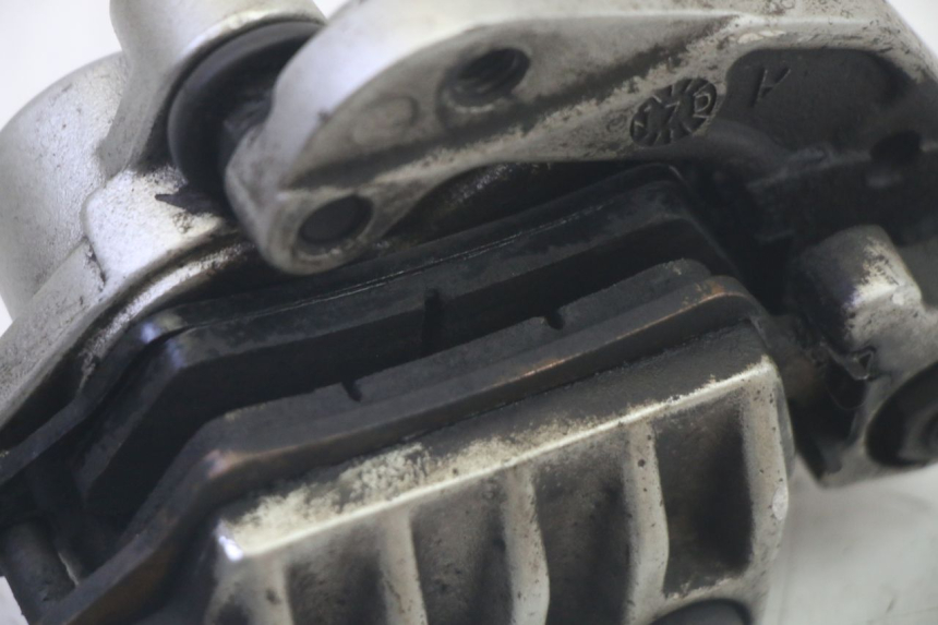 photo de ÉTRIER DE FREIN AVANT YAMAHA XMAX X-MAX 125 (2006 - 2009) - Points de fixation