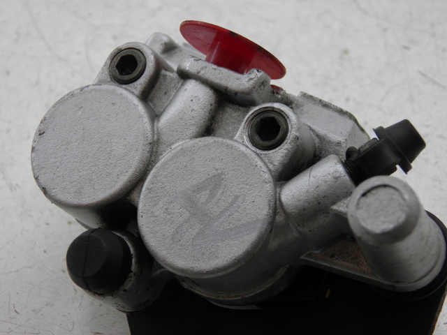 photo de ETRIER FREIN AVANT YIYING YY 125 T-10 125 (2006 - 2012) - Autre angle de vue