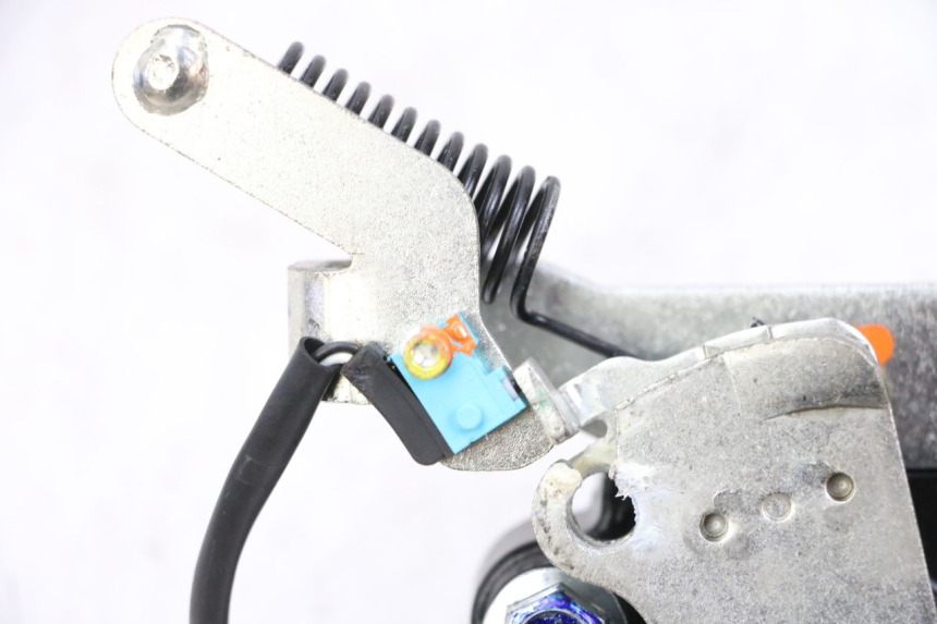 photo de ETRIER FREIN ROLL LOCK PIAGGIO MP3 HPE 300 (2019 - 2026) - Marquages et références