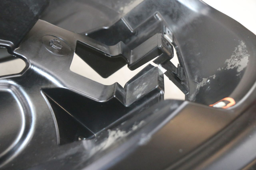 photo de FACE AVANT PIAGGIO MP3 HPE 300 (2019 - 2026) - Angle alternatif