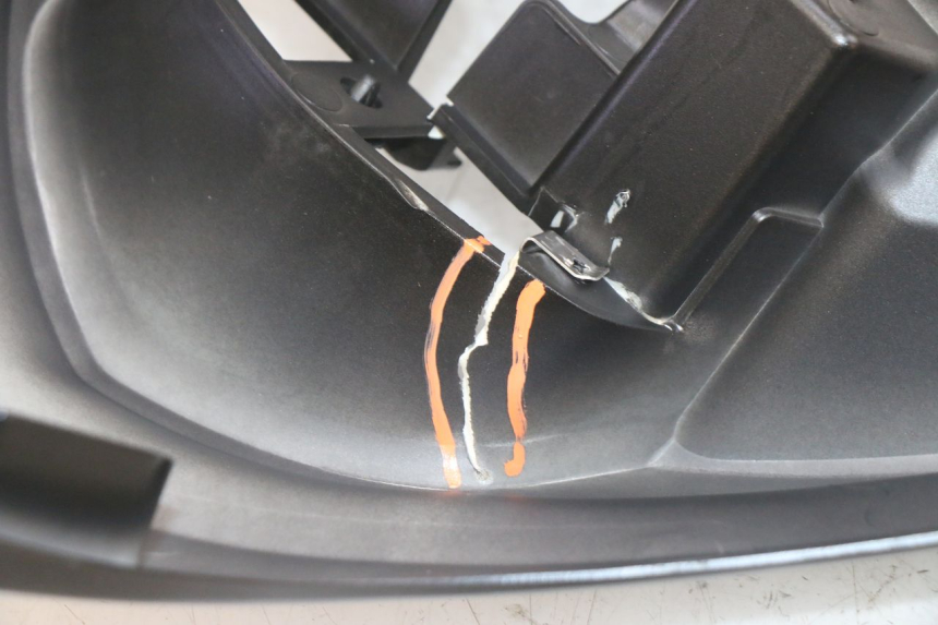 photo de FACE AVANT PIAGGIO MP3 HPE 300 (2019 - 2026) - Points de fixation