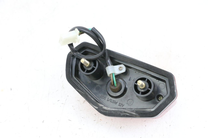 photo de FEU ARRIERE MAG POWER BOMBERS 4T 50 (2016 - 2026) - Zoom état d’usage