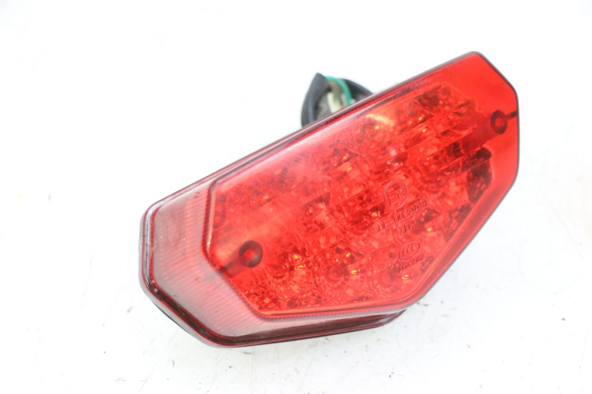 photo de FEU ARRIERE MAG POWER BOMBERS 4T 50 (2016 - 2026) - Points de fixation