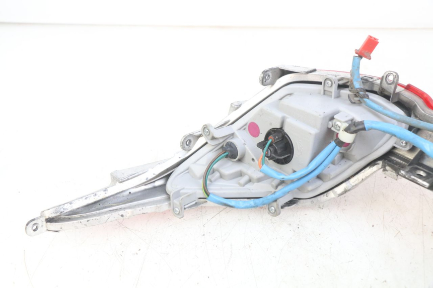 photo de FEU ARRIERE KYMCO DOWNTOWN ABS 125 (2015 - 2017) - État de surface