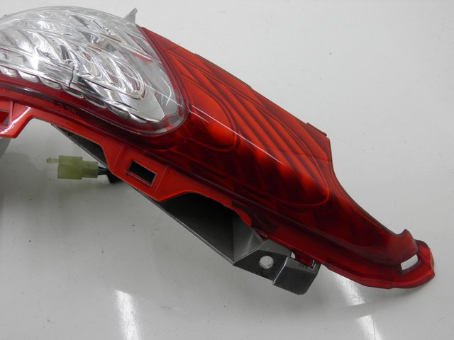 photo de FEU ARRIERE DROIT HONDA FES S-WING SWING 125 (2007 - 2015) - Zoom état d’usage