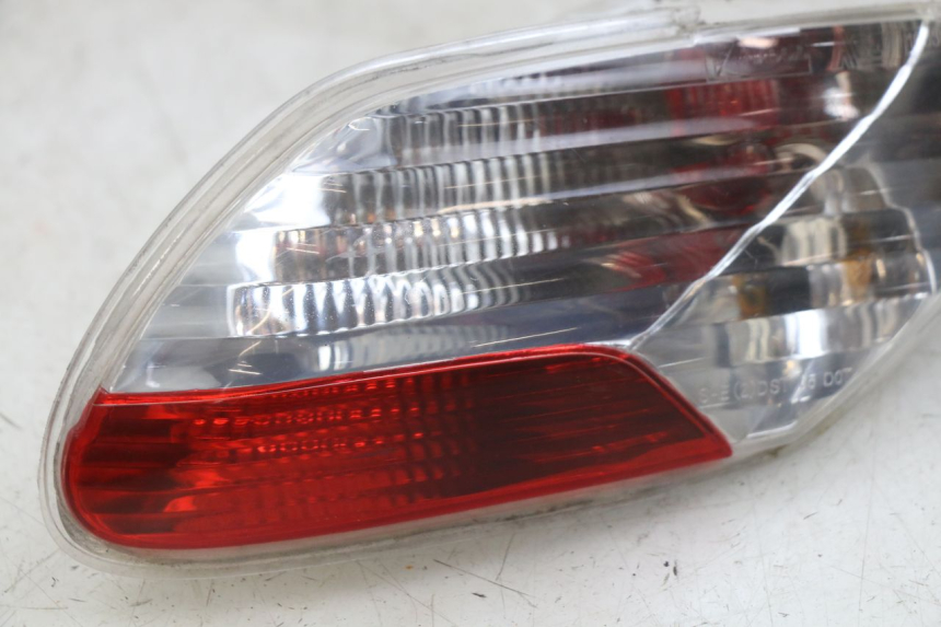 photo de FEU ARRIERE DROIT PIAGGIO MP3 LT 400 (2007 - 2012)