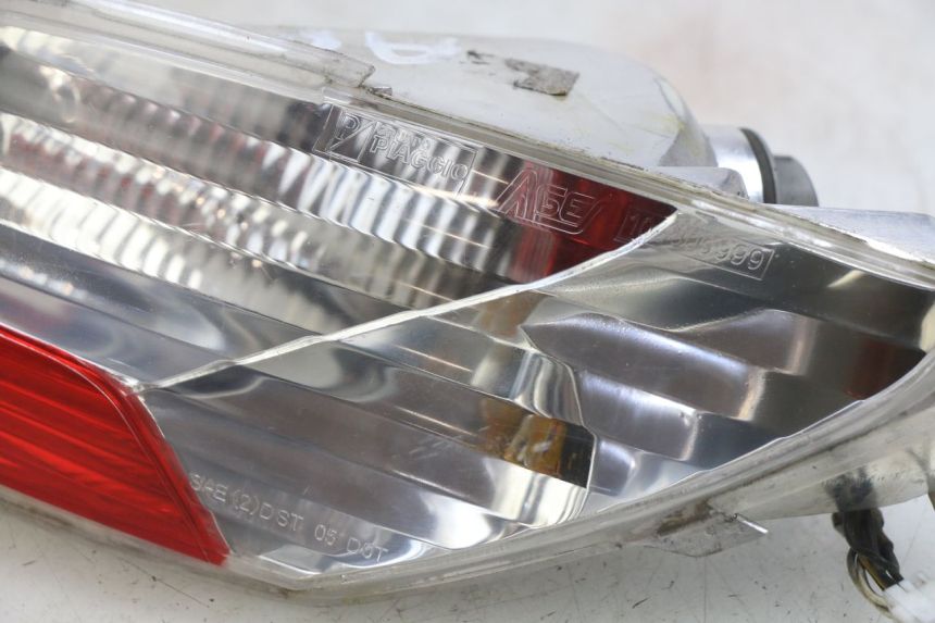 photo de FEU ARRIERE DROIT PIAGGIO MP3 LT 400 (2007 - 2012)