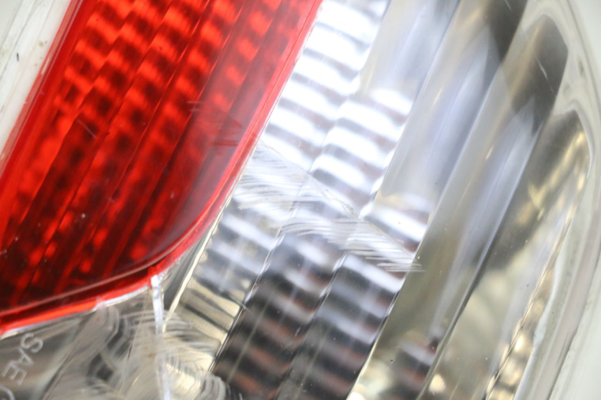 photo de FEU ARRIERE DROIT PIAGGIO MP3 RL 250 (2007 - 2010)