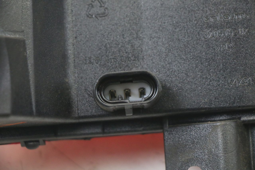 photo de FEU ARRIERE DROIT PIAGGIO MP3 500 (2014 - 2016)
