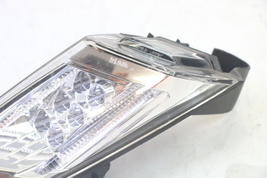 photo de FEU ARRIERE DROIT PEUGEOT SATELIS 125 (2013 - 2018)