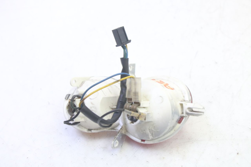 photo de FEU ARRIERE DROIT YAMAHA YP MAJESTY 125 (2002 - 2006) - Autre angle de vue