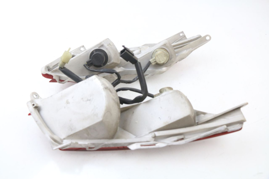 photo de FEU ARRIERE HONDA FES PANTHEON 125 (2003 - 2007)