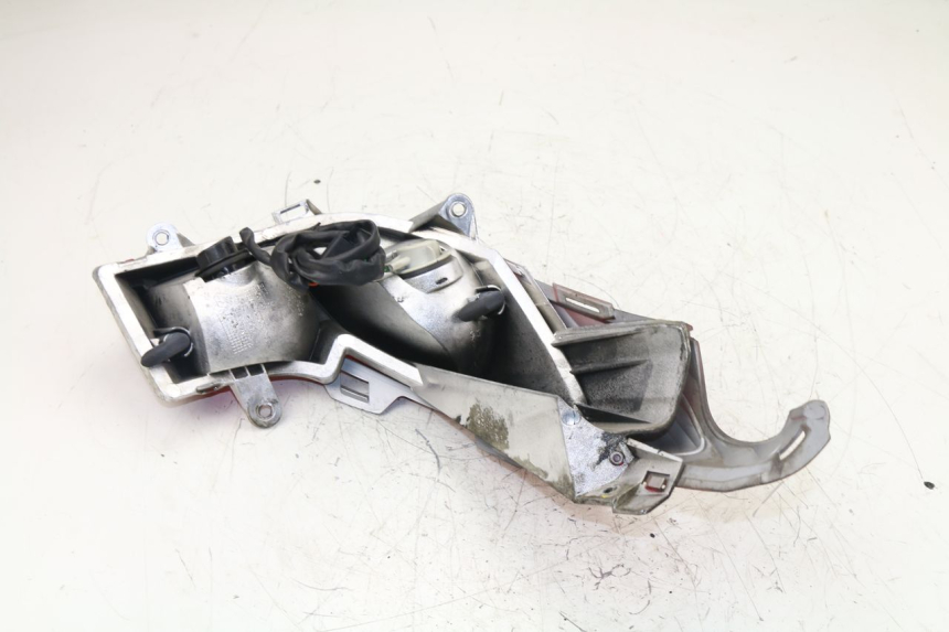 photo de FEU ARRIERE GAUCHE HONDA FES S-WING SWING 125 (2007 - 2015)