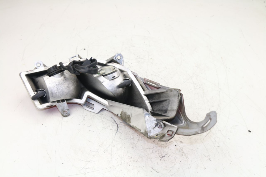 photo de FEU ARRIERE GAUCHE HONDA FES S-WING SWING 125 (2007 - 2015)