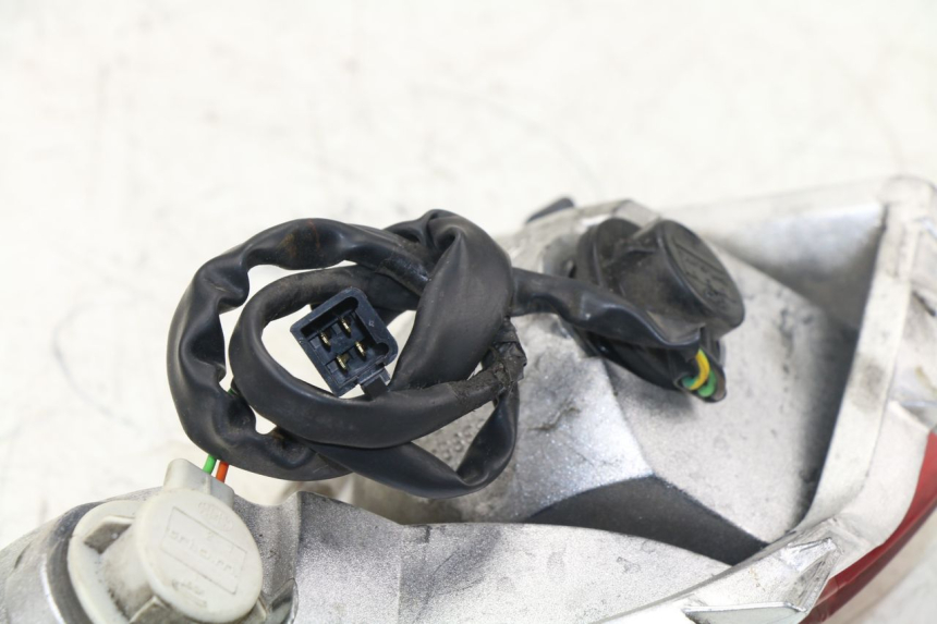 photo de FEU ARRIERE GAUCHE HONDA FES S-WING SWING 125 (2007 - 2015)
