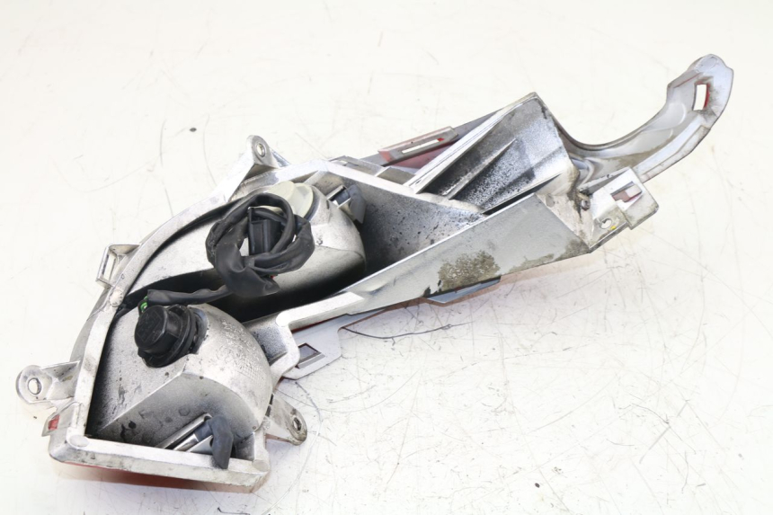 photo de FEU ARRIERE GAUCHE HONDA FES S-WING SWING 125 (2007 - 2015)