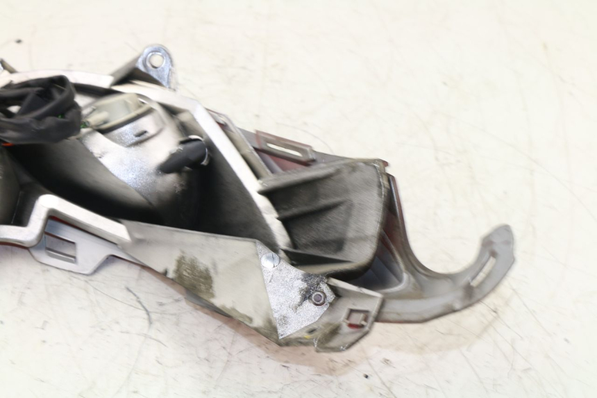 photo de FEU ARRIERE GAUCHE HONDA FES S-WING SWING 125 (2007 - 2015)