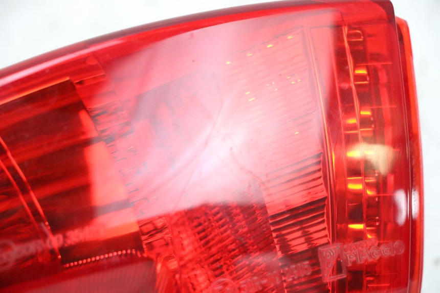 photo de FEU ARRIERE GAUCHE PIAGGIO MP3 HPE 300 (2019 - 2026) - Détail de la pièce