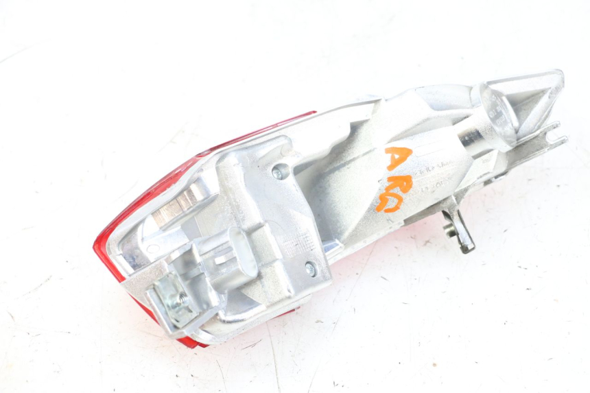 photo de FEU ARRIERE GAUCHE PIAGGIO MP3 HPE 300 (2019 - 2026) - Pièce contrôlée