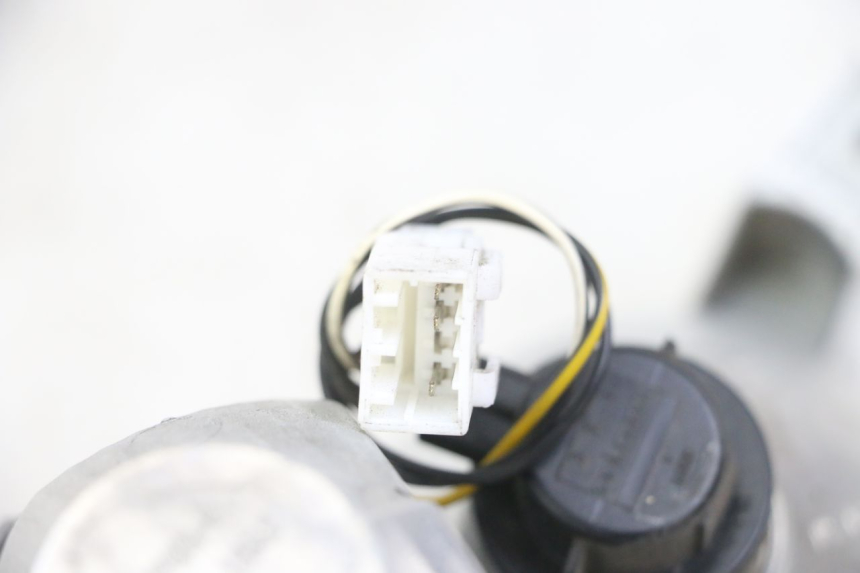 photo de FEU ARRIERE GAUCHE PIAGGIO MP3 LT 300 (2010 - 2016) - Zoom état d’usage