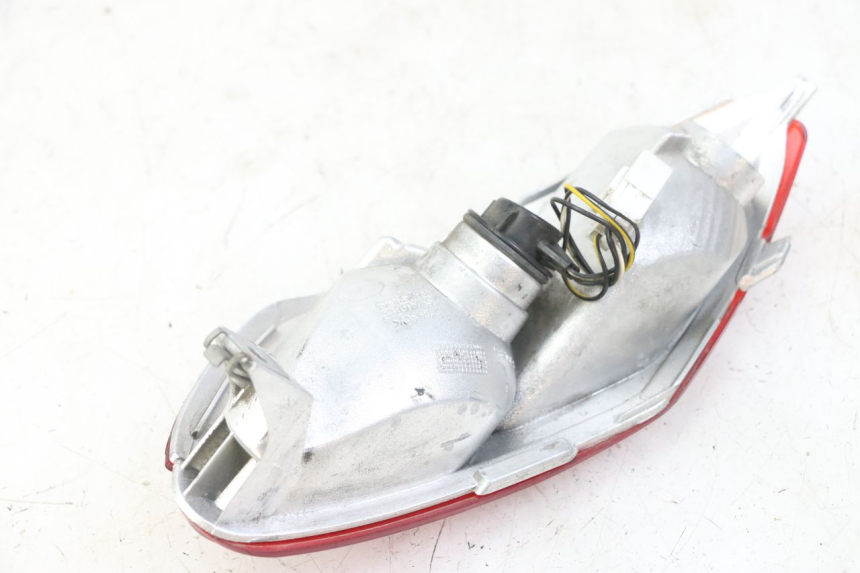 photo de FEU ARRIERE GAUCHE PIAGGIO MP3 LT 300 (2010 - 2016) - Gros plan technique