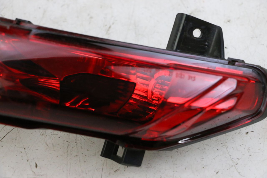 photo de FEU ARRIERE GAUCHE PIAGGIO MP3 500 (2014 - 2016)