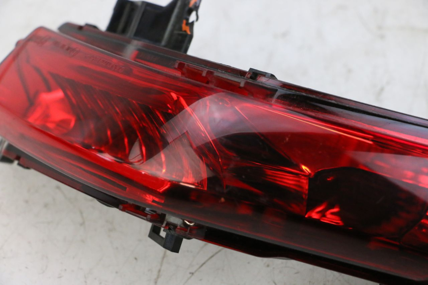 photo de FEU ARRIERE GAUCHE PIAGGIO MP3 500 (2014 - 2016)
