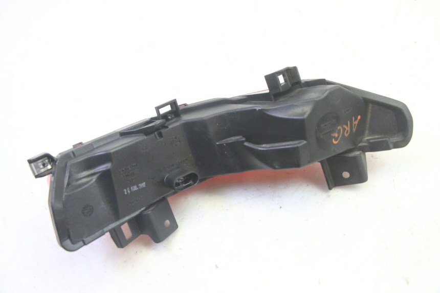 photo de FEU ARRIERE GAUCHE PIAGGIO MP3 500 (2016 - 2018) - Gros plan technique