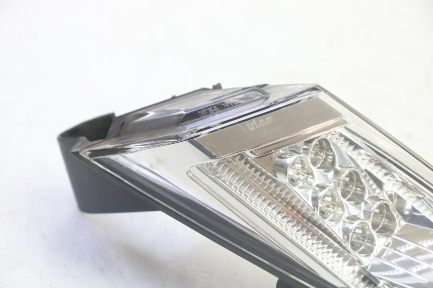 photo de FEU ARRIERE GAUCHE PEUGEOT SATELIS 125 (2010 - 2012)