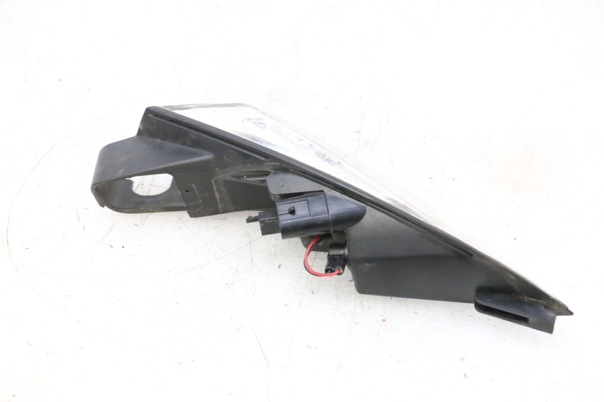 photo de FEU ARRIERE GAUCHE PEUGEOT SATELIS 125 (2013 - 2018) - État de surface