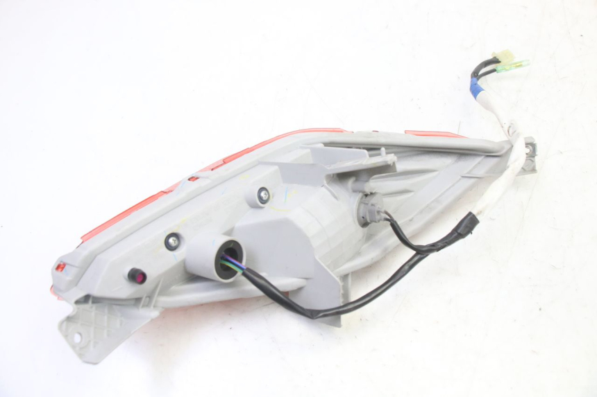 photo de FEU ARRIERE GAUCHE YAMAHA XMAX X-MAX 125 (2021 - 2025)