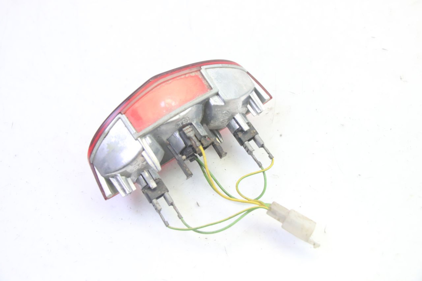 photo de FEU ARRIERE PEUGEOT LUDIX 50 (2005 - 2007) - Gros plan technique