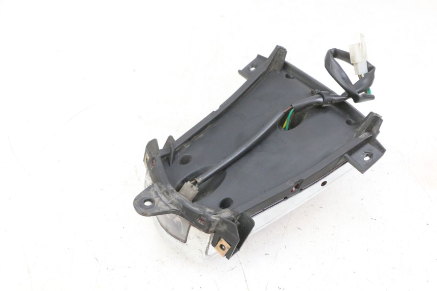 photo de FEU ARRIERE EFUN PUSA 1 - Gros plan technique