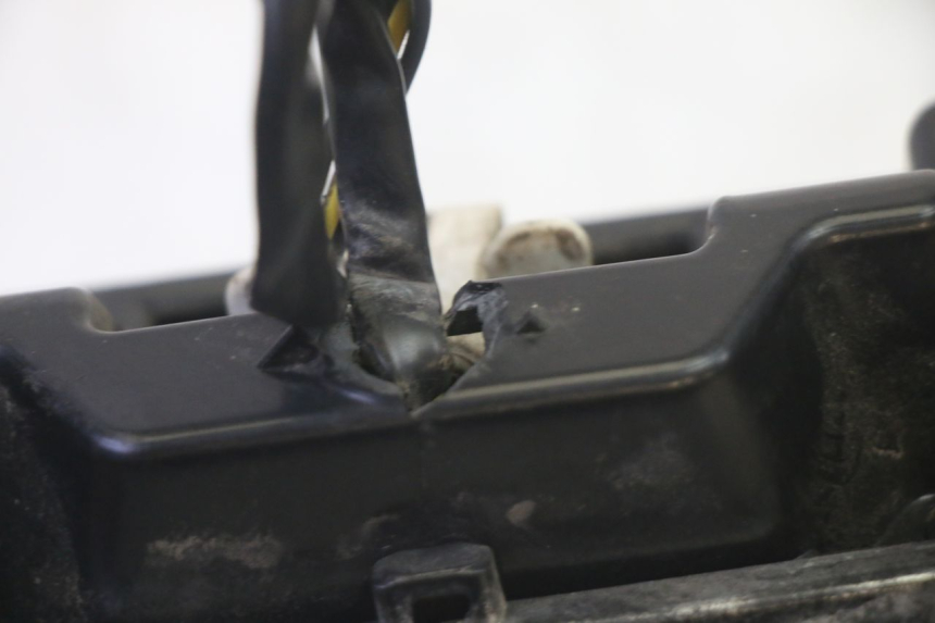 photo de FEU ARRIERE RIDE RACE 2T 50 (2012 - 2017) - Points de fixation