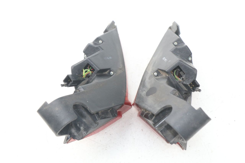 photo de FEU ARRIERE PEUGEOT SATELIS 125 (2006 - 2009) - Gros plan technique