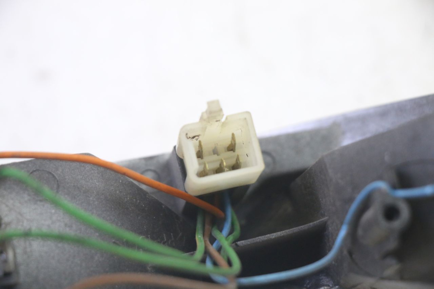 photo de FEU ARRIERE PEUGEOT VIVACITY 100 (1999 - 2008) - État de surface