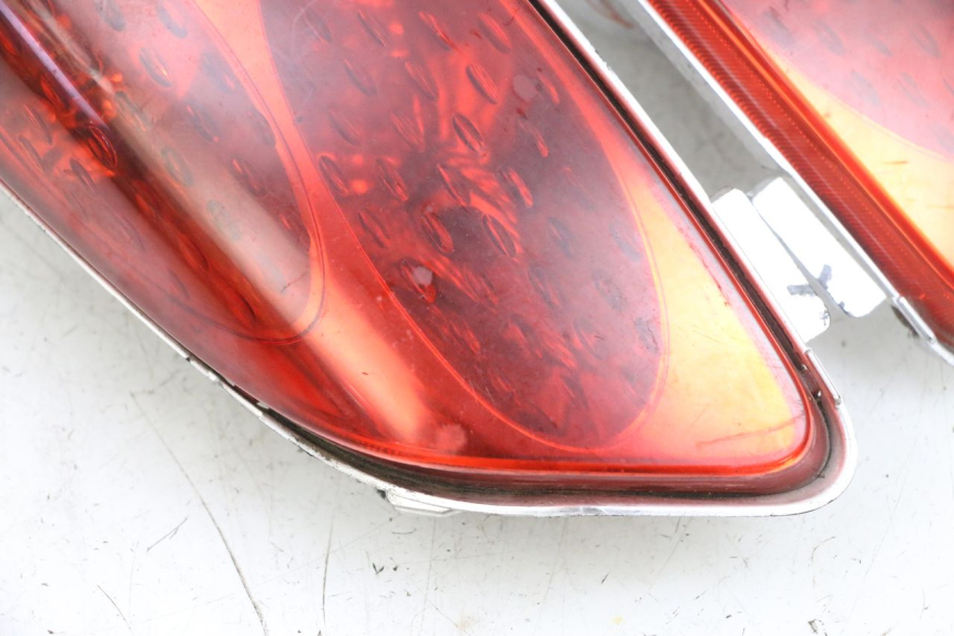 photo de FEU ARRIERE YAMAHA XMAX X-MAX 125 (2006 - 2009) - Vue rapprochée